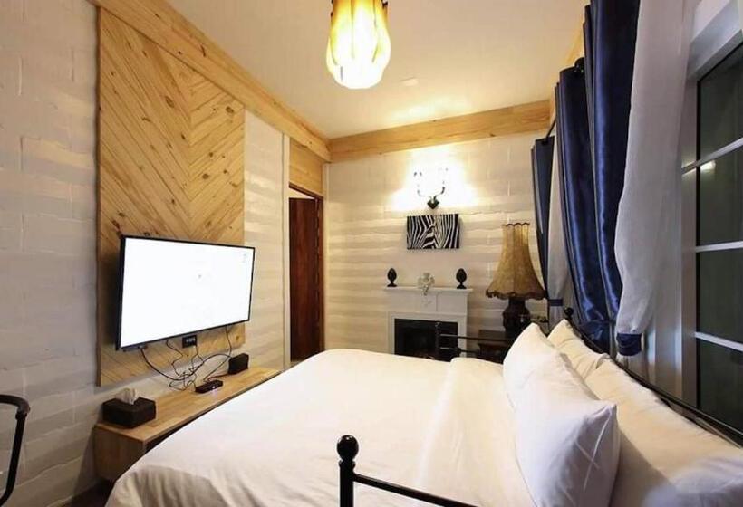 Suite with lake view, Villa Pason