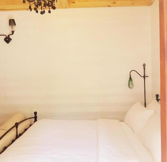 Suite with lake view, Villa Pason