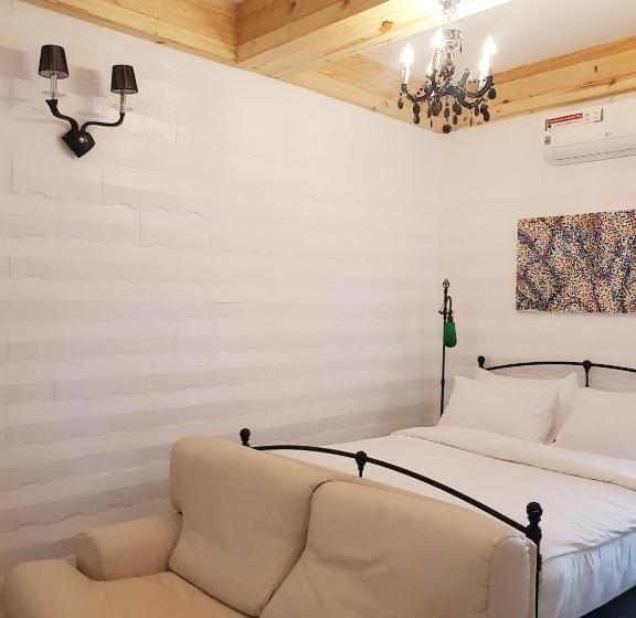 Suite with lake view, Villa Pason