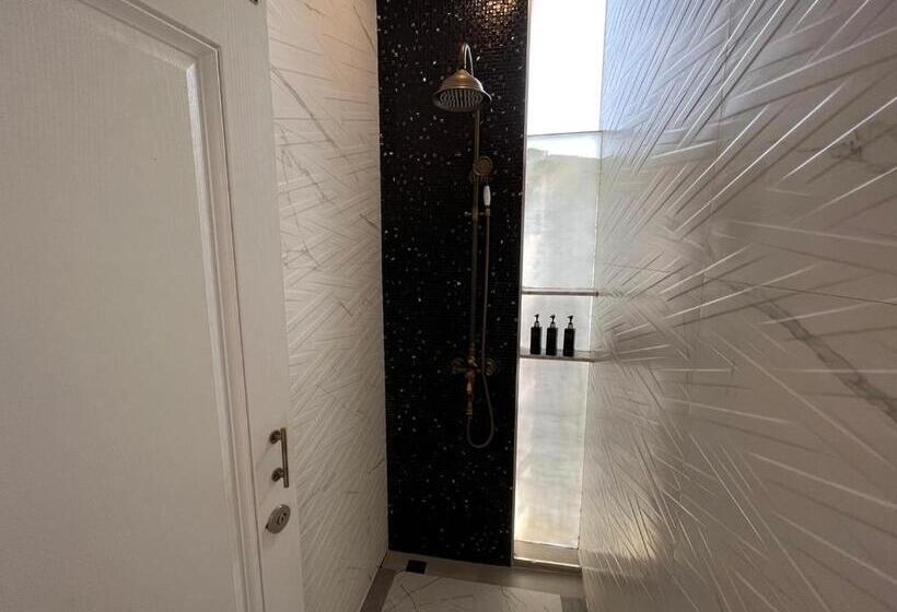 اتاق خانوادگی با سرویس بهداشتی مشترک, Villa Pason