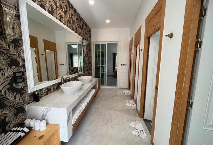 اتاق خانوادگی با سرویس بهداشتی مشترک, Villa Pason