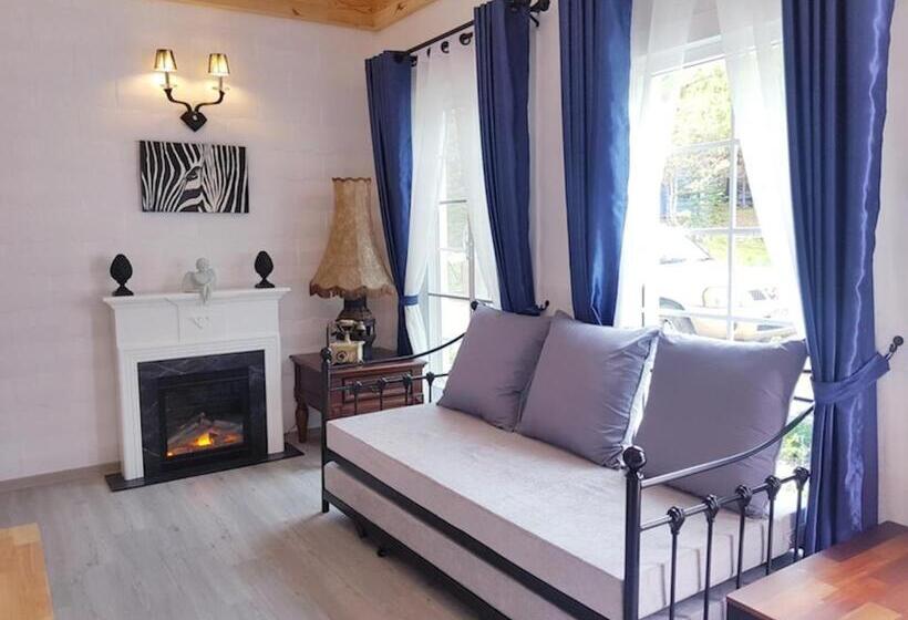 Suite with lake view, Villa Pason