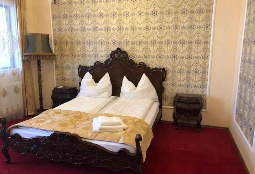 غرفة قياسية مزوَّدة بشُرفة, Lambach Villa