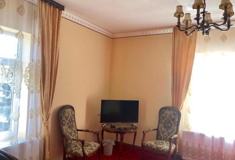 جناح عائلي, Lambach Villa