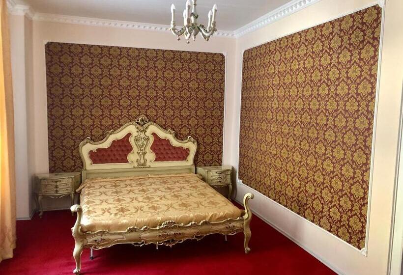 جناح عائلي, Lambach Villa