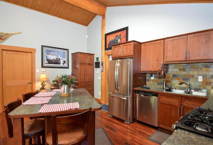 סוויטה נוף להרים, Golden Acres Mountain Lodge