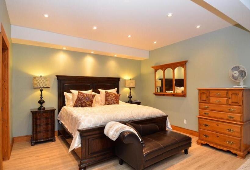 חדר דחוקס עם מיטת קינג, Golden Acres Mountain Lodge