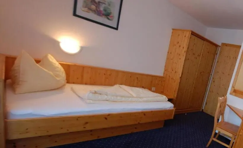 Standard Yhden Hengen Huone Parveke, Pension Kristall