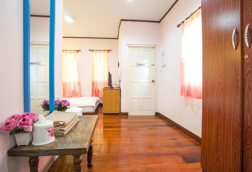 Номер Стандарт Трехместный, Greenhouse Resort