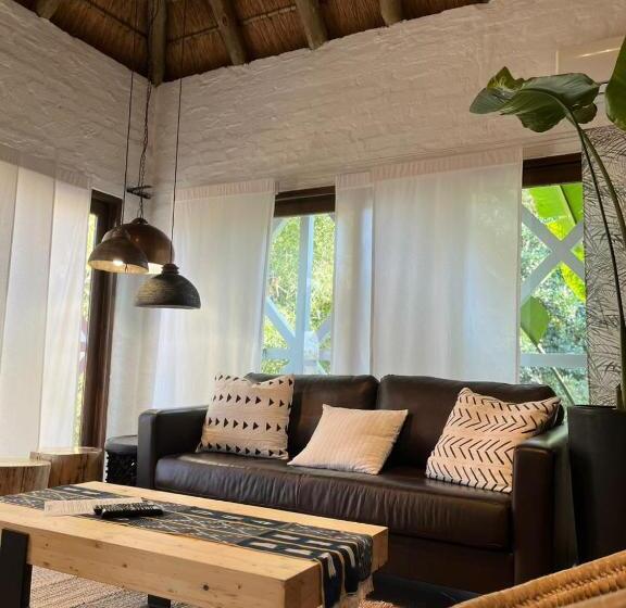 חדר דלוקס עם מיטת קינג, Hakunamatata Lodge & Health Spa/ Wedding & Conference Venue