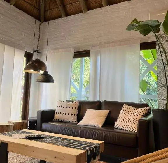 キングサイズベッドのデラックススイート, Hakunamatata Lodge & Health Spa/ Wedding & Conference Venue