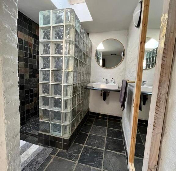 חדר דלוקס עם מיטת קינג, Hakunamatata Lodge & Health Spa/ Wedding & Conference Venue