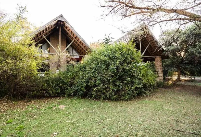 庭の見えるジュニアスイート, Hakunamatata Lodge & Health Spa/ Wedding & Conference Venue