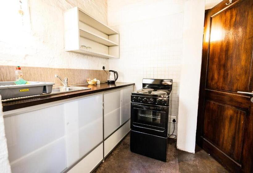 סוויטת ג'וניור נוף לגינה, Hakunamatata Lodge & Health Spa/ Wedding & Conference Venue