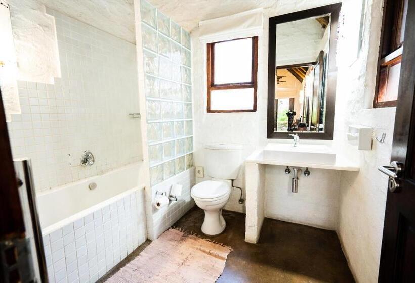 סוויטת ג'וניור נוף לגינה, Hakunamatata Lodge & Health Spa/ Wedding & Conference Venue