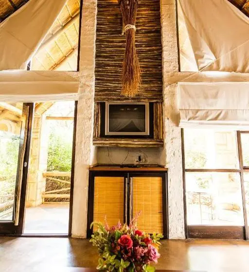 庭の見えるジュニアスイート, Hakunamatata Lodge & Health Spa/ Wedding & Conference Venue