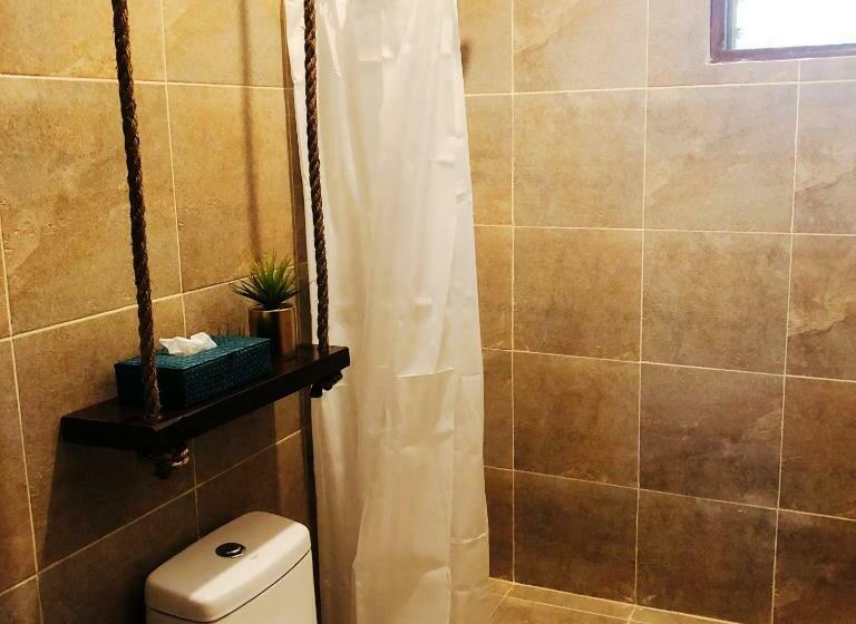 اتاق لوکس, The Cabins At Lvf