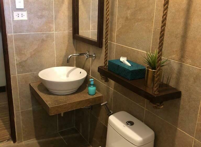 اتاق لوکس, The Cabins At Lvf