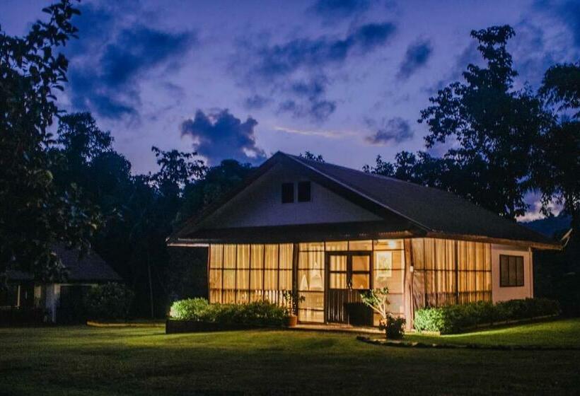 اتاق لوکس, The Cabins At Lvf