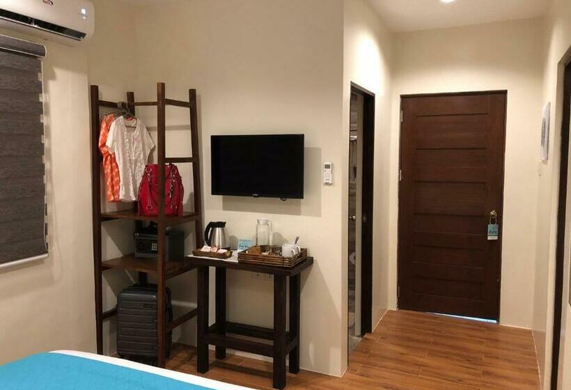 اتاق لوکس, The Cabins At Lvf