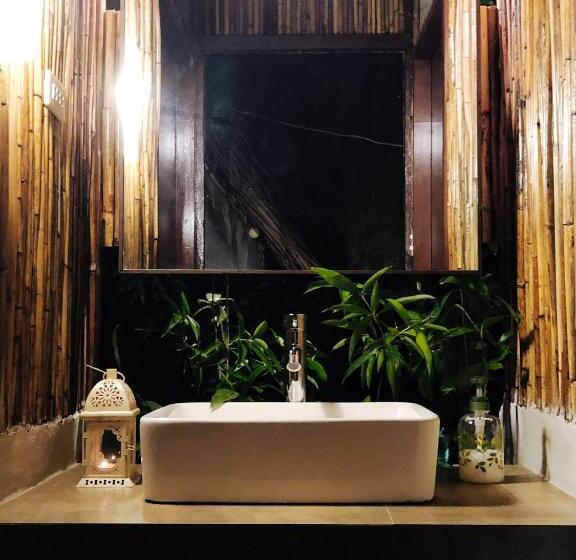 اتاق خانوادگی, The Cabins At Lvf