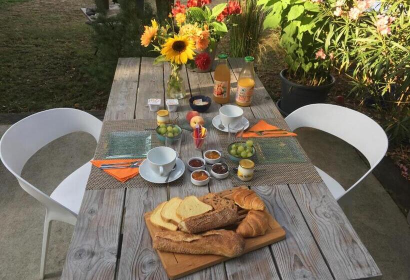 ガーデンビュースタンダードルーム, Maison Du Bois Breton