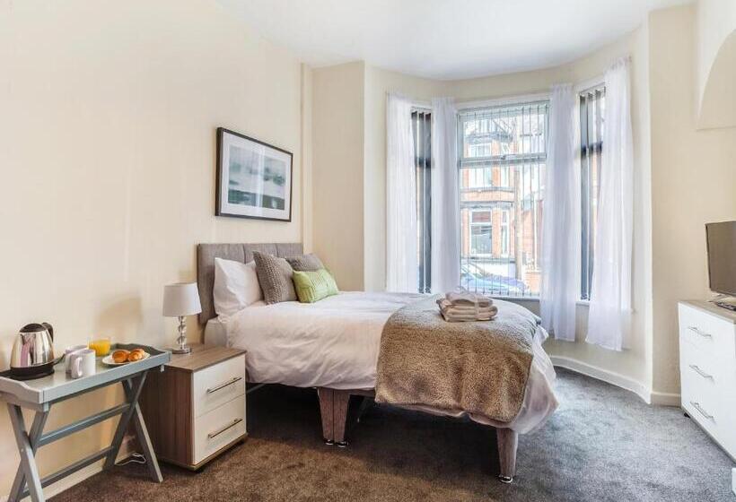 Дом 1 Спальня, Townhouse @ 62 Samuel Street Crewe