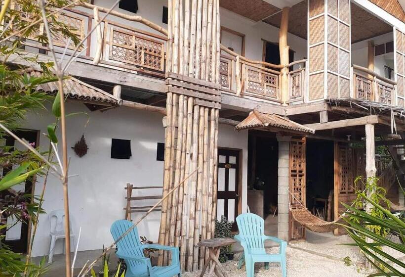 اتاق خانوادگی, Sand 1 Hostel