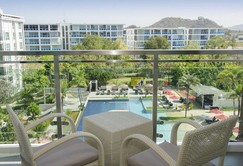 풀장 전망 디럭스 룸, Amari Hua Hin