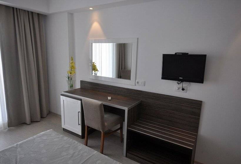 غرفة قياسية, Club Shark