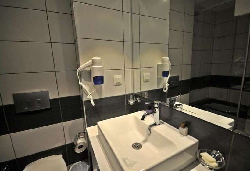 Quarto Estandar Individual, Club Shark