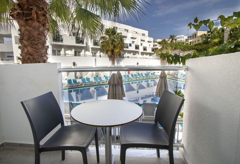 غرفة قياسية ثلاثية, Club Shark