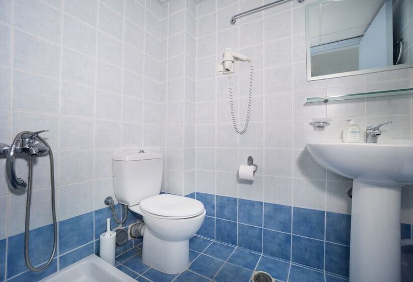 דירת חדר נוף לים, Georgina