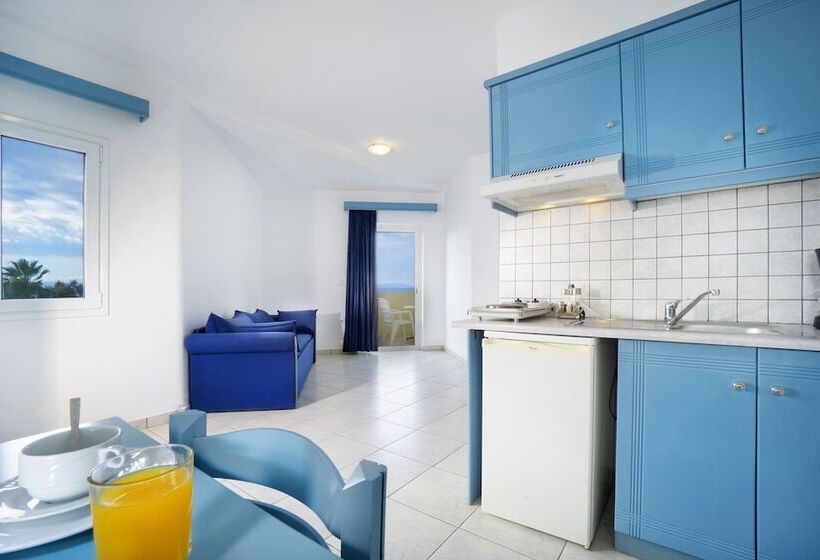 דירת חדר נוף לים, Georgina