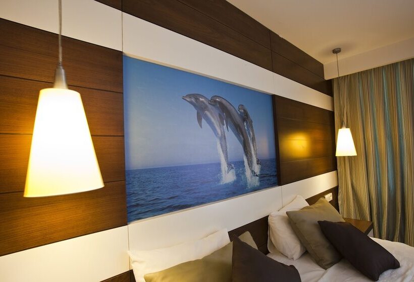 经济房, Holiday City