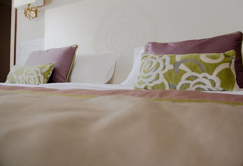 经济房, Holiday City