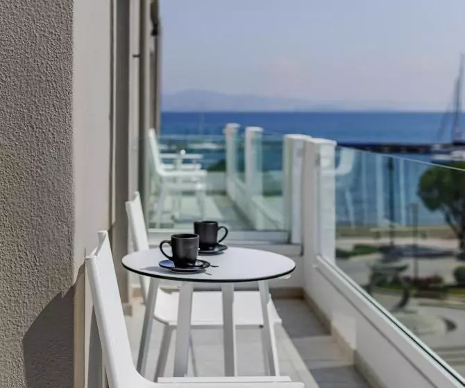 سوییت, Kos Divine Hotel & Suites