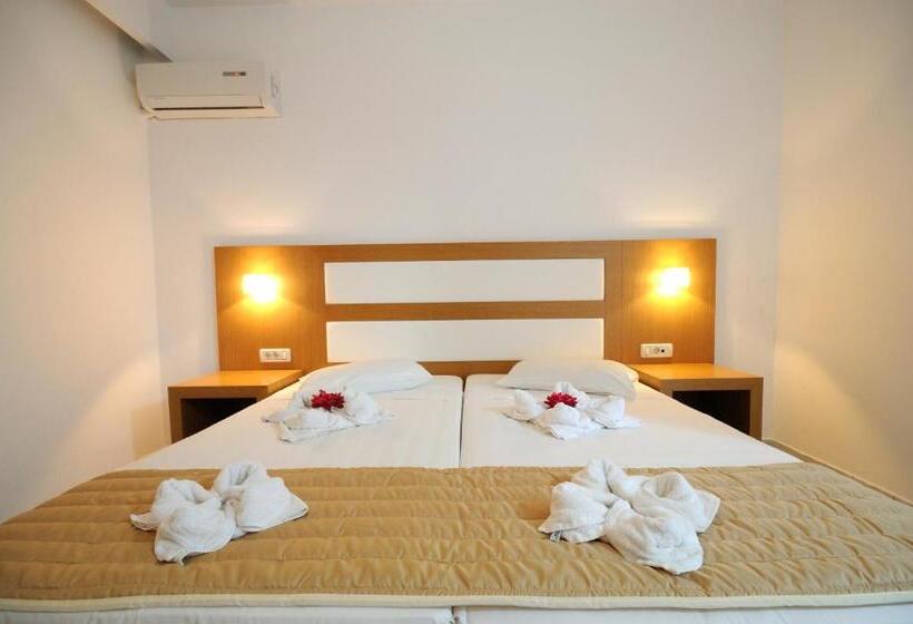 اتاق لوکس, Summer Village Of Hippokrates   Adults Only