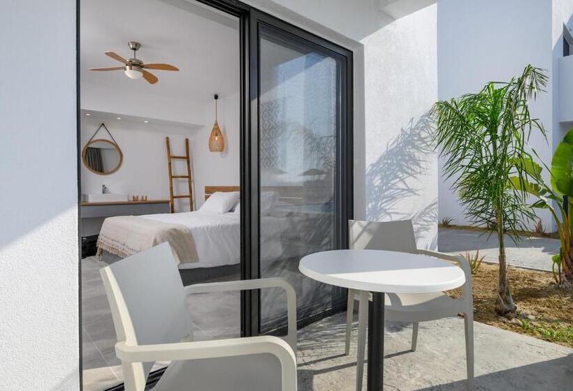 سوییت جونیور لوکس, Summer Village Of Hippokrates   Adults Only