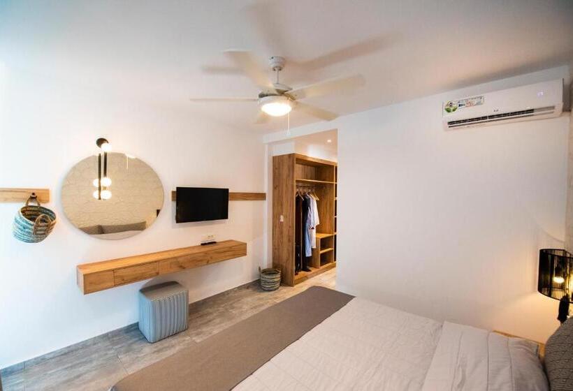 سوییت جونیور لوکس, Summer Village Of Hippokrates   Adults Only