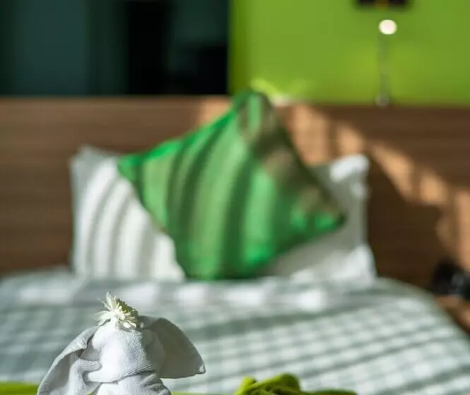 استودیوی استاندارد, The Lantern Resorts Patong Sha Extra Plus