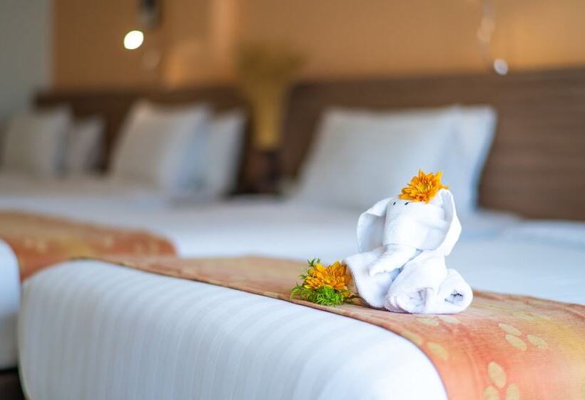 Quarto Quádruplo Estandar, The Lantern Resorts Patong   Sha Extra Plus