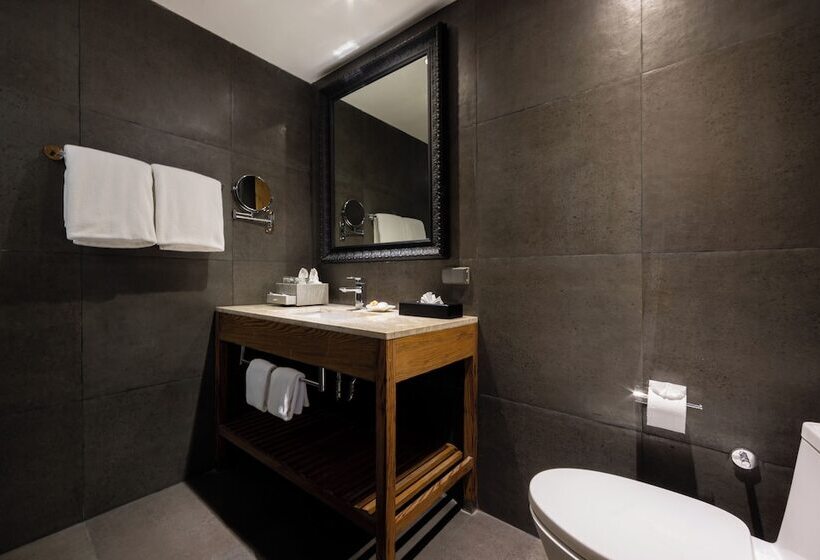 جناح, U Inchantree Kanchanaburi