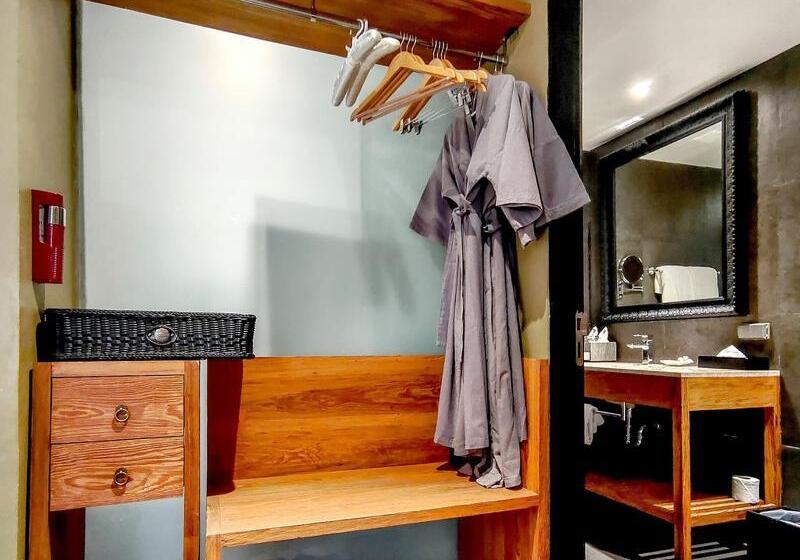 جناح, U Inchantree Kanchanaburi