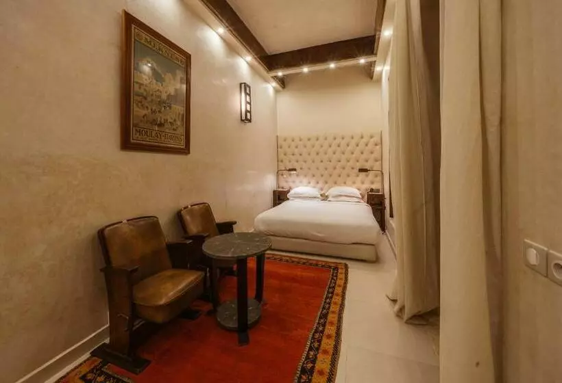 اتاق لوکس, Villa Makassar