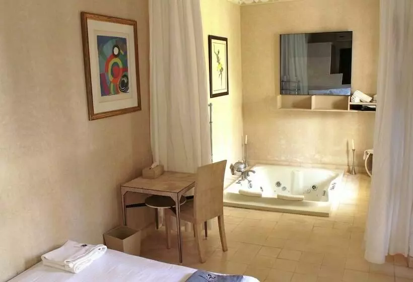 اتاق لوکس, Villa Makassar
