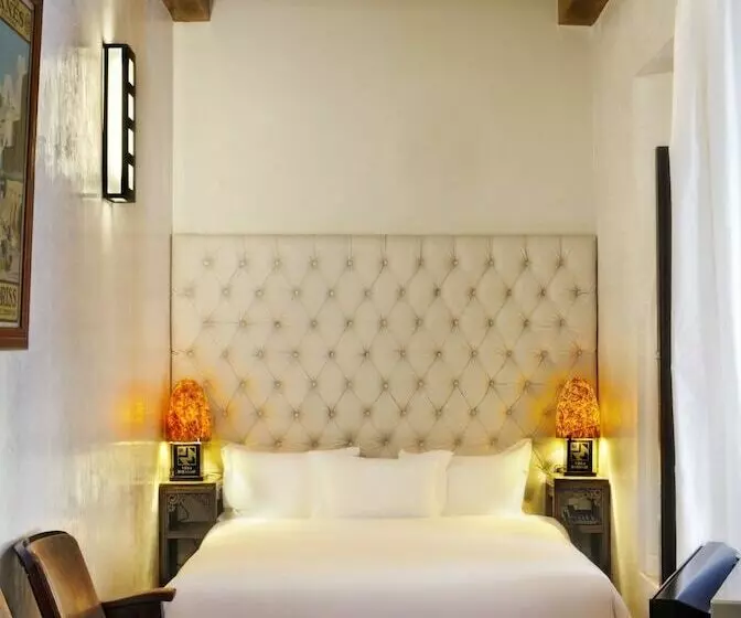 اتاق لوکس, Villa Makassar