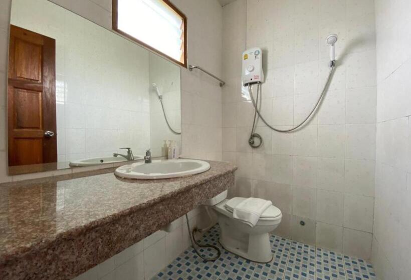 스탠다드 방갈로, Yuwadee Resort