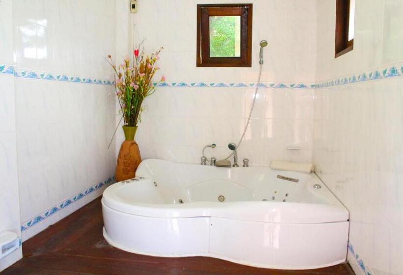 ویلای 4 خوابه, Yuwadee Resort