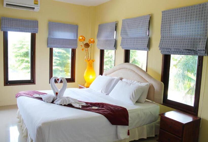 ویلای 4 خوابه, Yuwadee Resort